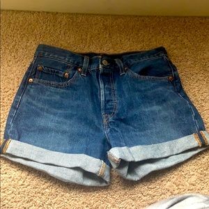 Levi’s mid rise shorts